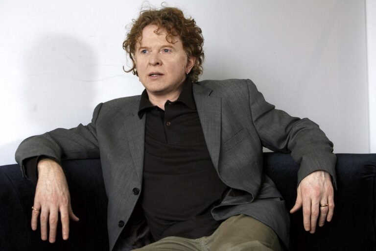 Mick Hucknall Krankheit: Long Covid, Schilddrüse & Racheninfektion mick hucknall krankheit